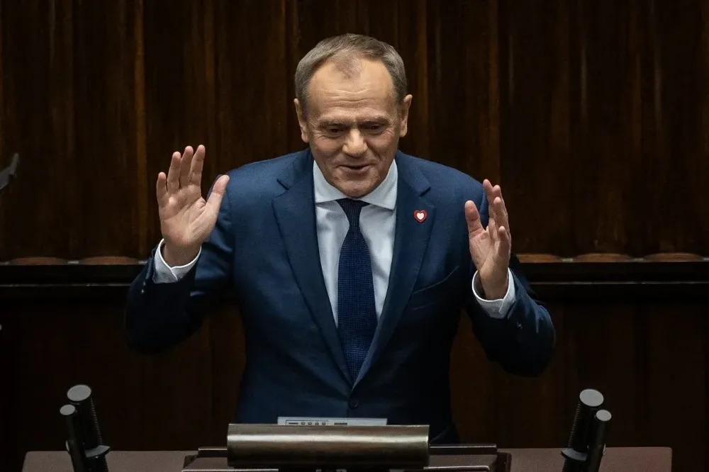 “A partir de mañana, podremos revertir los errores para que cada uno se sienta en Polonia como en su casa”, dijo Tusk al ser elegido.
