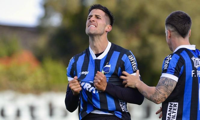 Martín Rea celebra el gol de Liverpool ante Cerro Largo por el Torneo Apertura