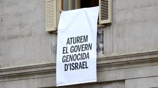 El Ayuntamiento de Barcelona despliega pancartas contra el Gobierno de Israel