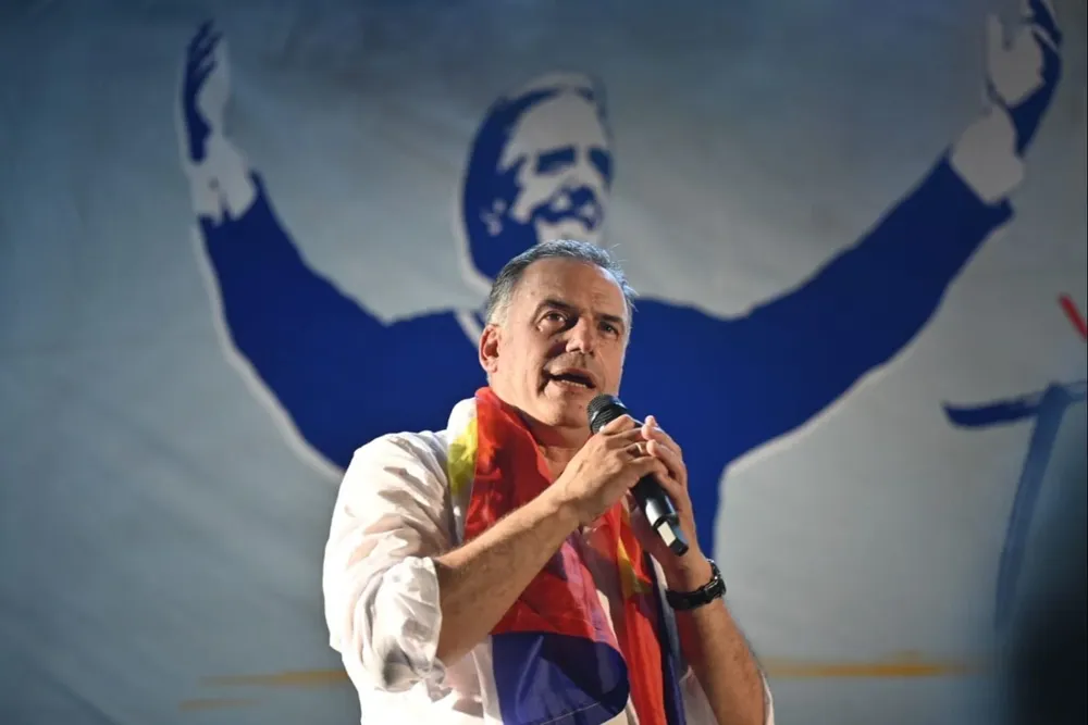 Yamandú Orsi en el Congreso del Frente Amplio