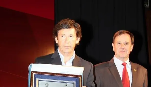 Entrega de placa al intendente Posse