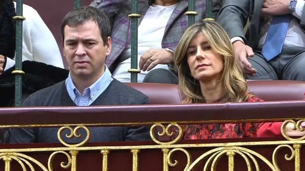 David S&aacute;nchez-P&eacute;rez Castej&oacute;n, hermano del presidente junto a Bego&ntilde;a G&oacute;mez.