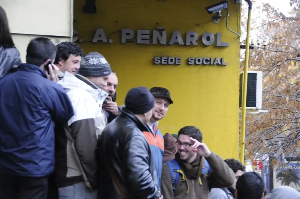 Largas filas para asociarse