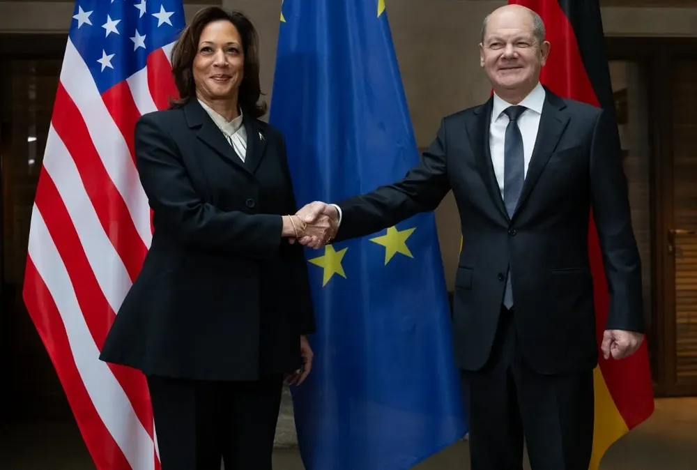 Olaf Scholz, canciller de Alemania, y Kamala Harris, vicepresidente de Estados Unidos, en el segundo día de la Conferencia de Seguridad de Munich que se realiza todos los años desde 1962.