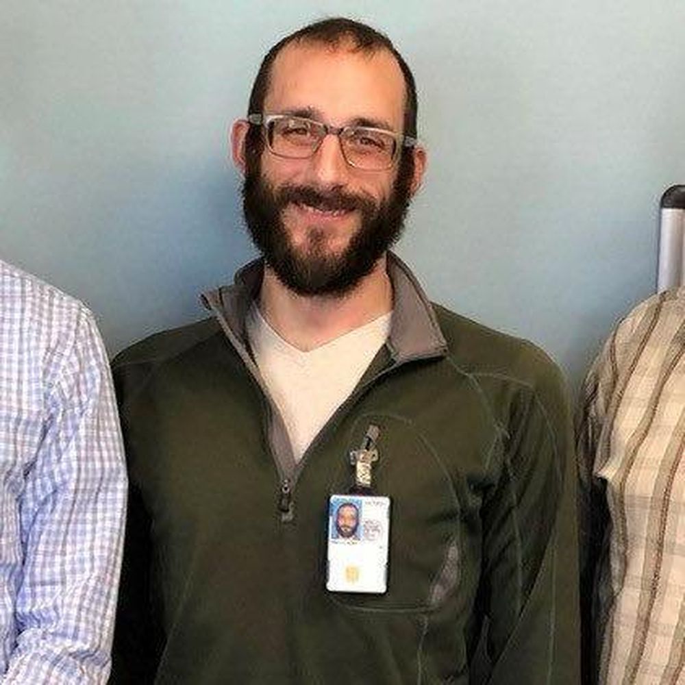 Alex Pretti, de 37 años, trabajaba como enfermero en un hospital de veteranos.