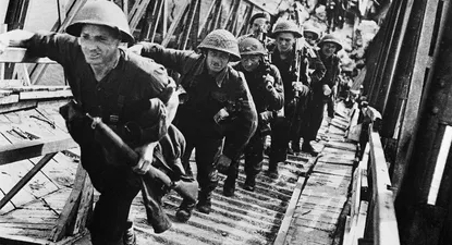 Ninguno de los generales alemanes se atrevió a ordenar el envío de tropas de refuerzo sin permiso de Hitler, que dormía cuando empezó el ataque