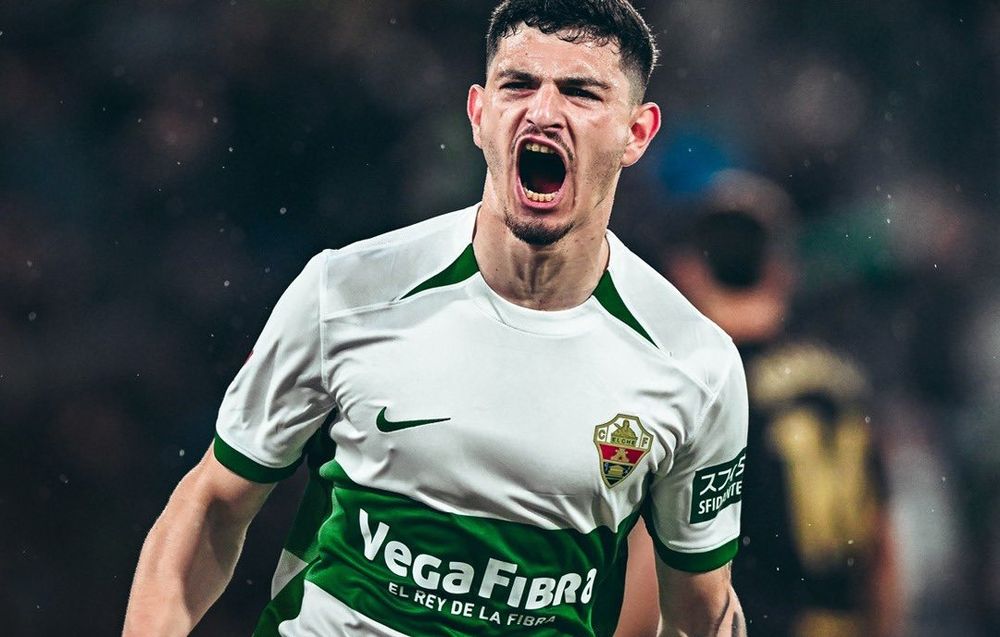 Agustín Álvarez Martínez celebra un nuevo gol para Elche de España Agustín Álvarez Martínez celebra un nuevo gol para Elche de España