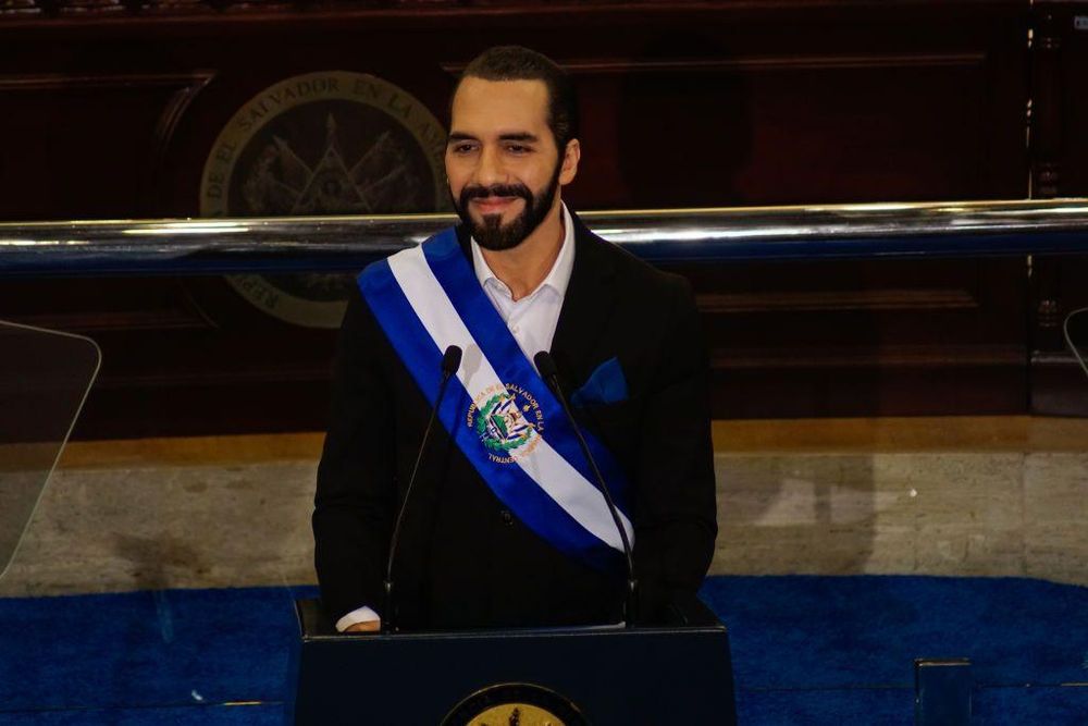 Bukele aumentó gradualmente su poder en El Salvador hasta lograr la reforma consttitucional que aprobaron sus legisladores, con mayorías absolutas.