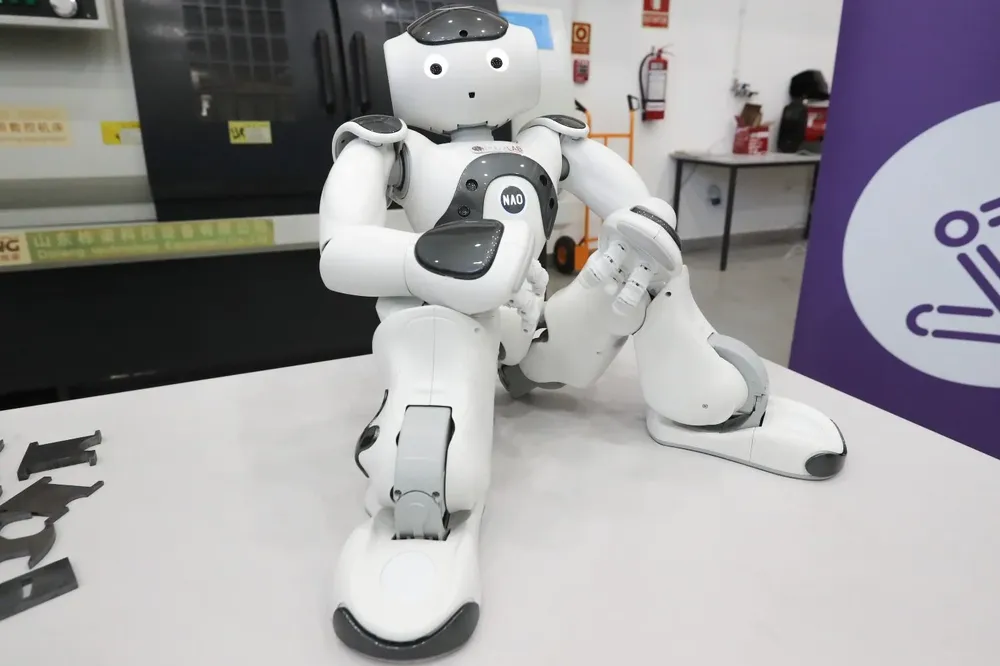 El humanoide tiene gestos que simulan a los humanos.