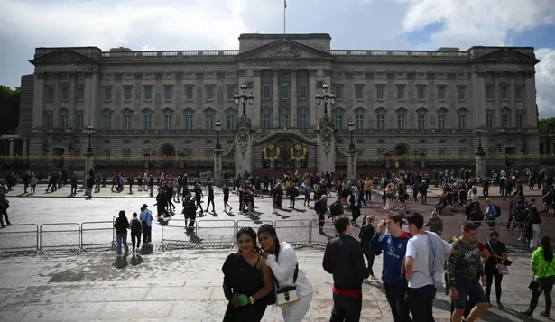 Nueva visa para que jóvenes uruguayos vivan en Inglaterra se puso en marcha: estos son los requisitos