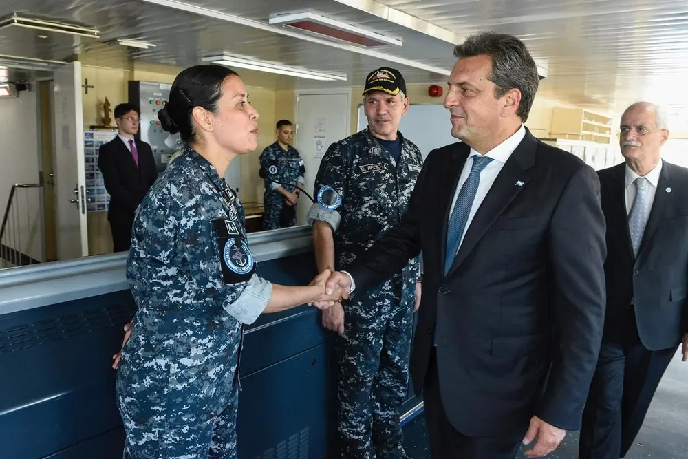 Sergio Massa con las FFAA