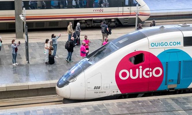 Un tren de Ouigo, en Zaragoza.