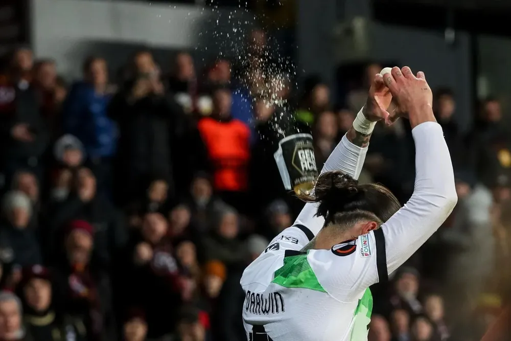 El vaso que le tiraron a Darwin Núñez