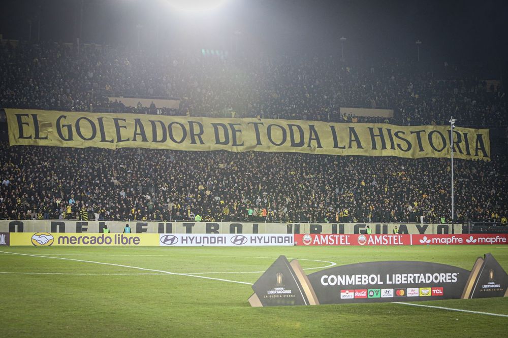 El homenaje a Fernando Morena en el Campeón del Siglo en la previa del partido Peñarol vs Corinthians