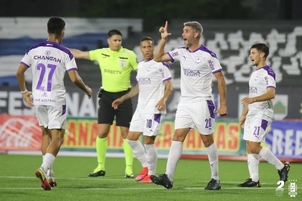 Álvaro Navarro, goleador de Defensor Sporting