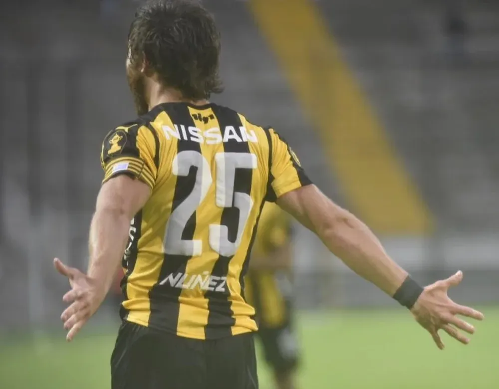 Naithan Nandez festeja en una tarde a puro gol