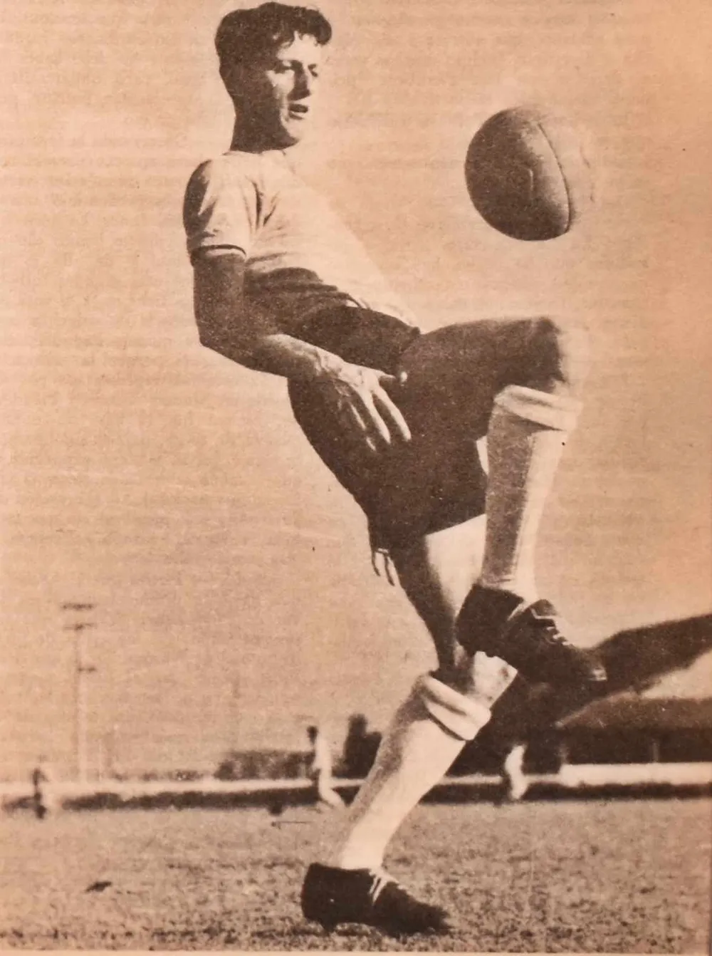 Siendo muy joven, Juan Alberto Schiaffino ya mostraba sus dotes con la pelota