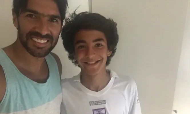 El Loco Abreu quiere jugar con su hijo que tiene 13