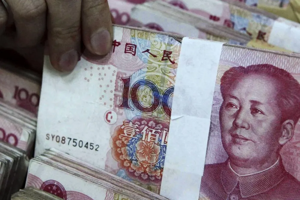 El yuan sigue dentro de la política de lenta reevaluación frente al dólar