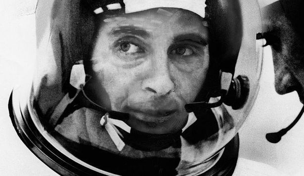 Murió en un accidente aéreo el astronauta que tomó una de las fotos más famosas de la Tierra