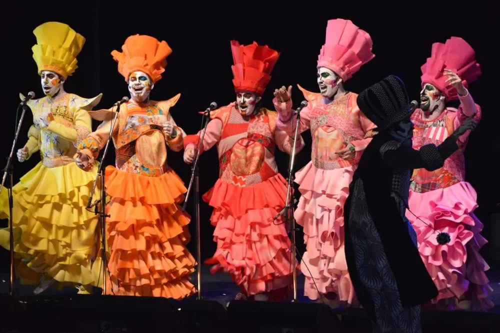 La murga Queso Magro en su presentación en el Teatro de Verano.