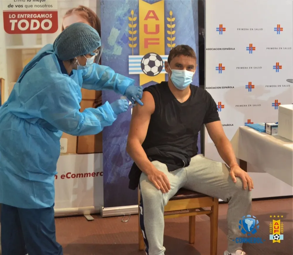 Gonzalo Bergessio recibe la vacuna