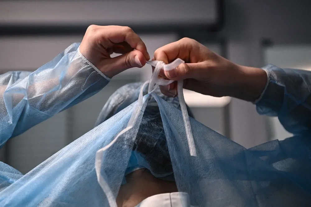 Sé que muchas personas eligen no recibir la vacuna. Pero deberían intentar ver el problema desde otra perspectiva y preguntarse, por ejemplo, ¿por qué alguien administraría estas dosis si fueran dañinas?, se preguntó Gonçalves