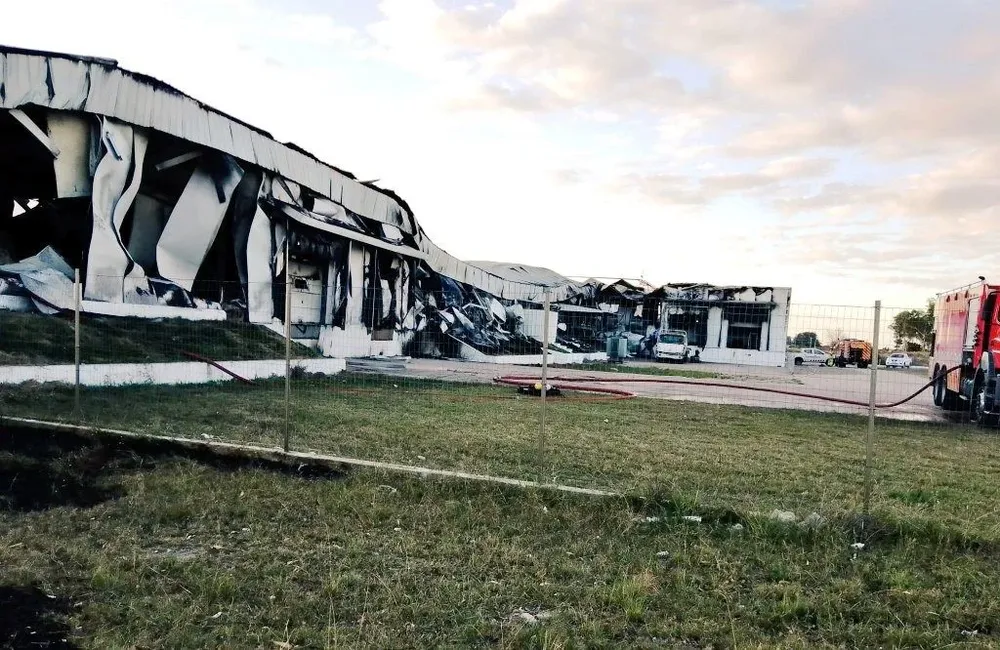 La planta frigorífica sufrió pérdidas casi totales, dijo el vocero de Bomberos.