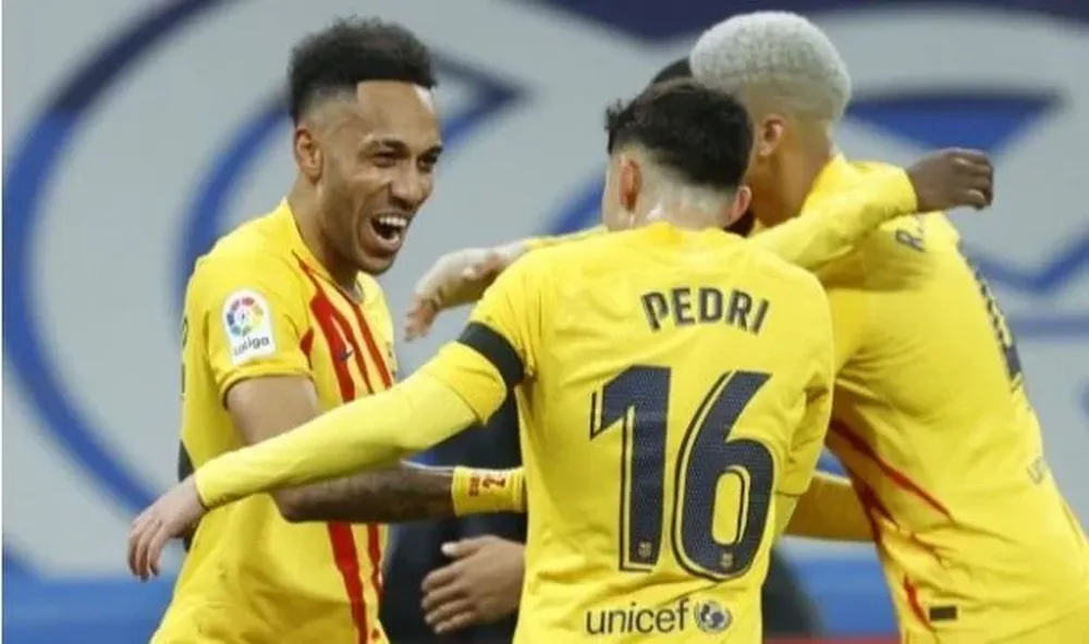 Aubameyang, Pedri y Araujo Aubameyang, Pedri y Araujo