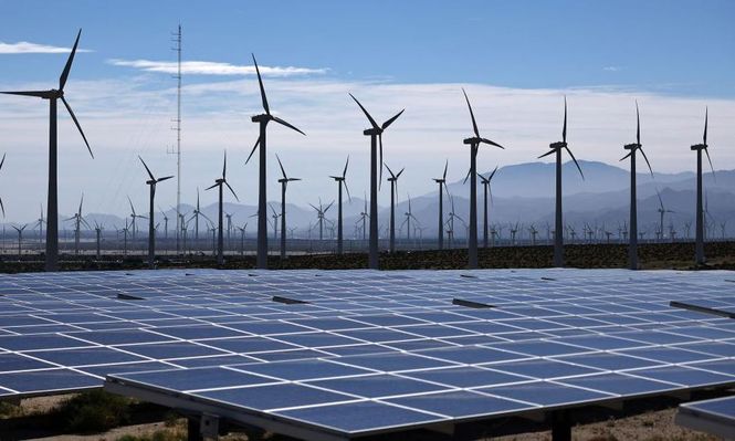 Cómo las energías renovables superaron por primera vez al carbón como principal fuente de electricidad en el mundo