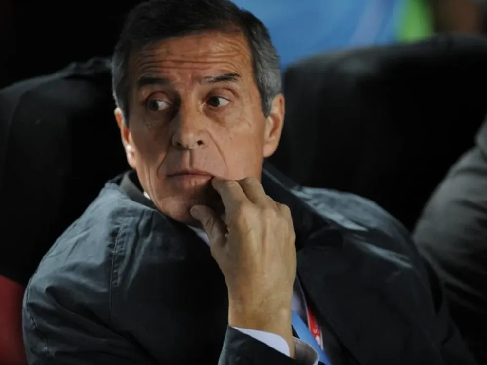 Tabárez en el partido ante Argentina en Santa Fe