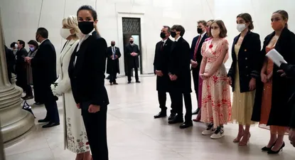 los detalles del diseno de la uruguaya gabriela hearst para vestir a la primera dama de eeuu