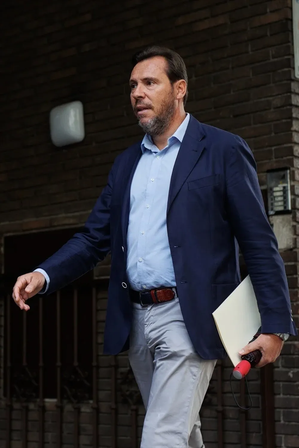 El diputado del PSOE y secretario general del PSOE de Valladolid, Óscar Puente, a su llegada a la reunión de la Comisión negociadora del PSOE, en la sede de Ferraz, a 17 de octubre de 2023, en Madrid