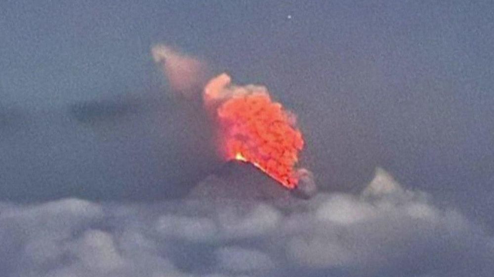 El volcán Klyuchevskoy entró en erupción tras el terremoto de magnitud 8,8 que sacudió el extremo oriente de Rusia. (Captura de pantalla de video de la agencia AFP).