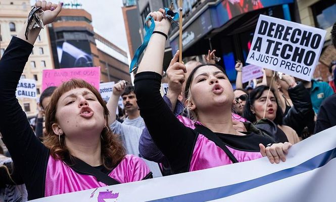 Los jóvenes españoles tienen problemas para encontrar casa, pero en su país hay muchas que están vacías.