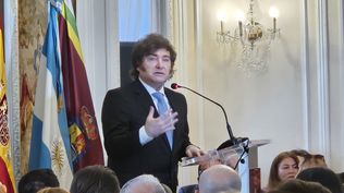 Javier Milei en Madrid recibe el Premio Escuela de Salamanca