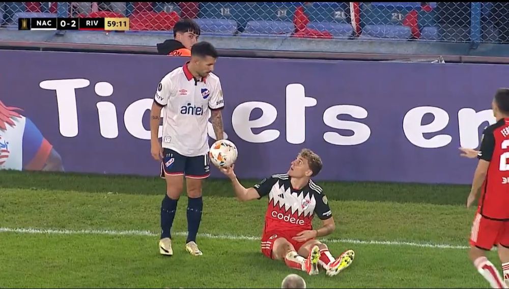 El gesto sobrador de Facundo Colidio a Gabriel Báez de Nacional