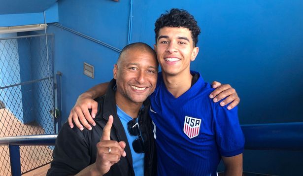 Marcelo Romero y su hijo Manuel con la selección de Estados Unidos