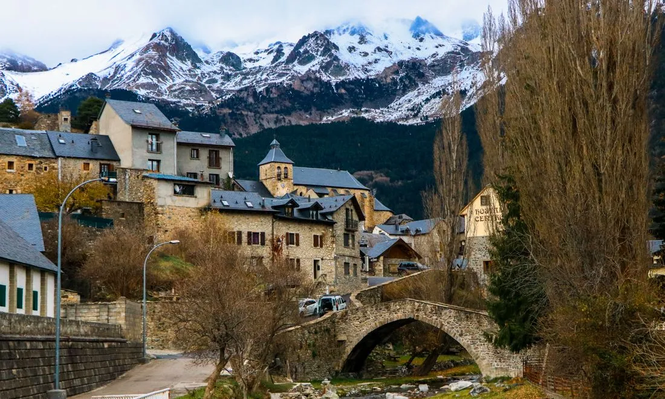 El pueblo de los Pirineos de Aragón que busca personal y ofrece salario competitivo.