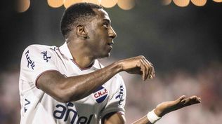 Gonzalo Carneiro celebra el tercer gol de Nacional ante Montevideo City Torque por el Torneo Apertura