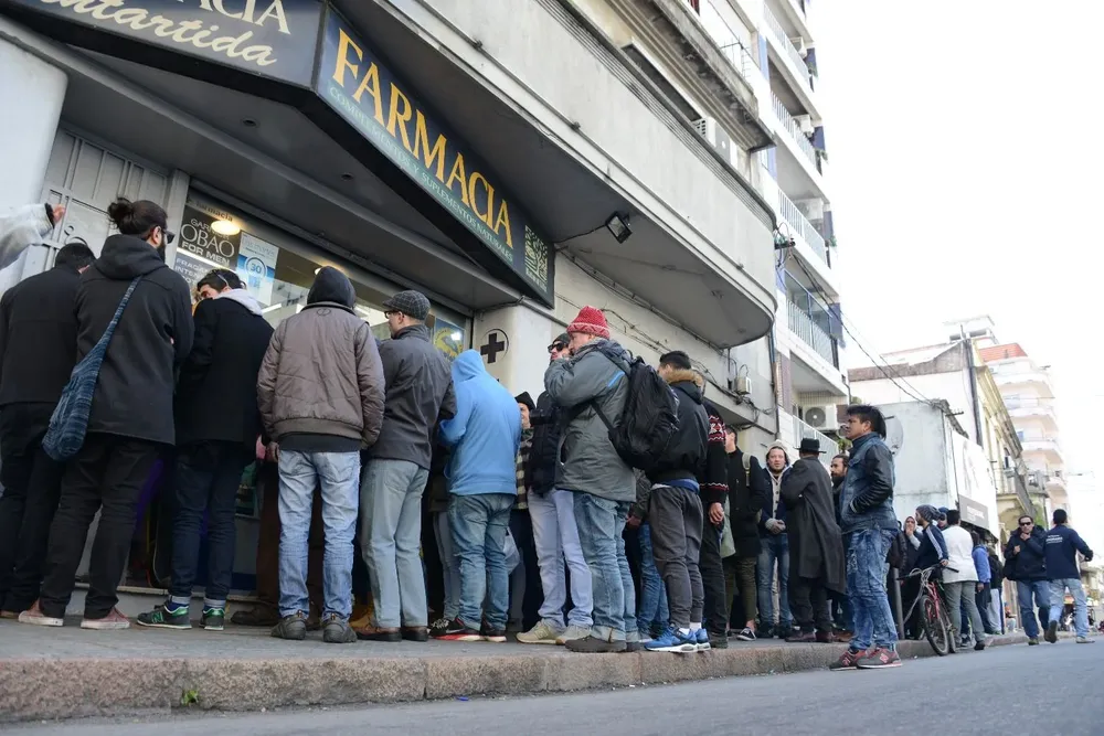 Archivo, 2017. Algunas farmacias prefieren no aparecer en el listado de comercios habilitados que publica el Ircca para no tener problemas con sus bancos.