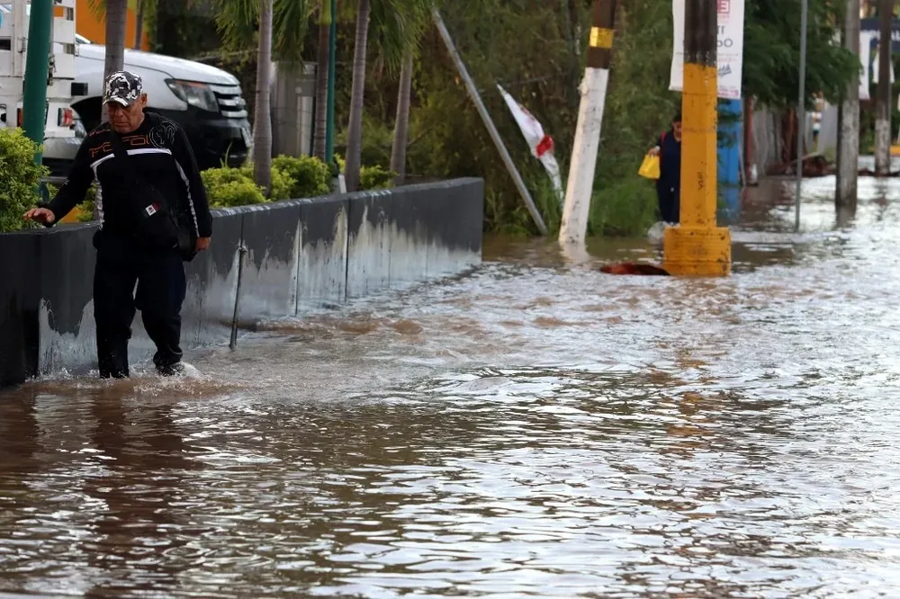 Lidia causó también inundaciones en localidades costeras.