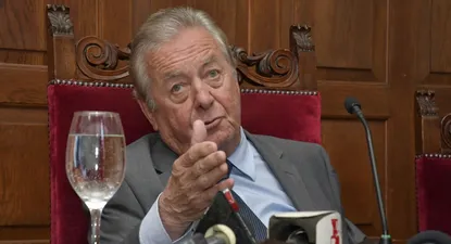 denuncian renovaciones a pasantes que son hijos de directores afines a carlos moreira