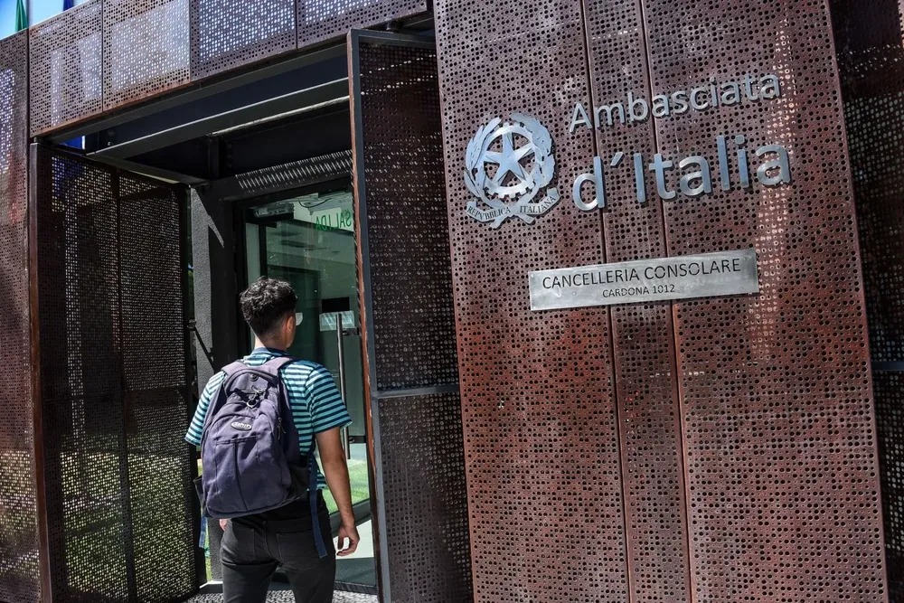 Fachada de la Embajada de Italia en Uruguay