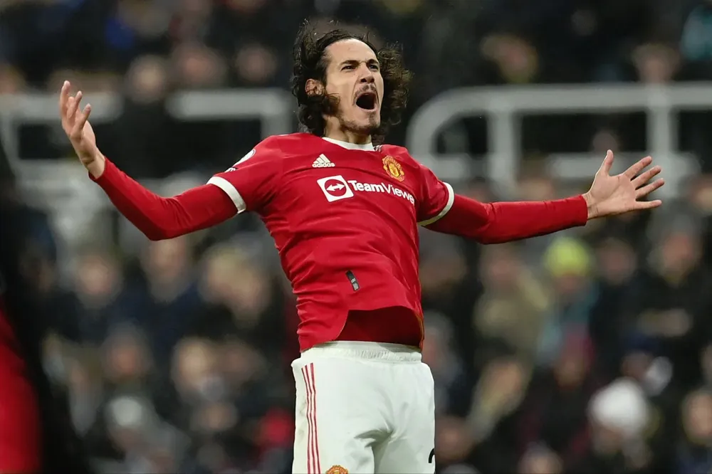 Cavani volvió con gol