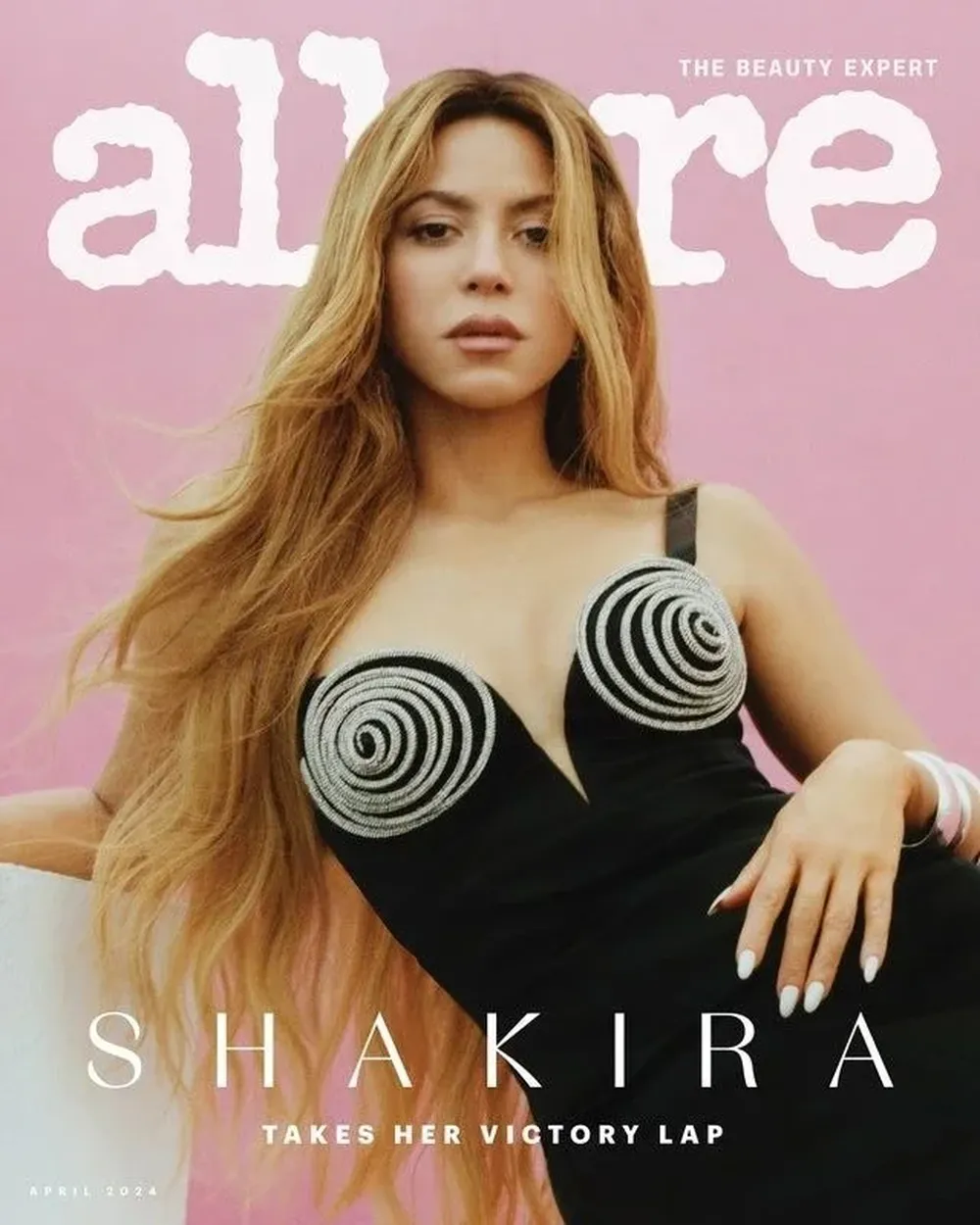 Shakira en la portada de Allure Magazine