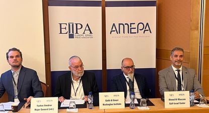 El general israeli Yaakov Amidror, en el panel de especialista en la conferencia de Bruselas.