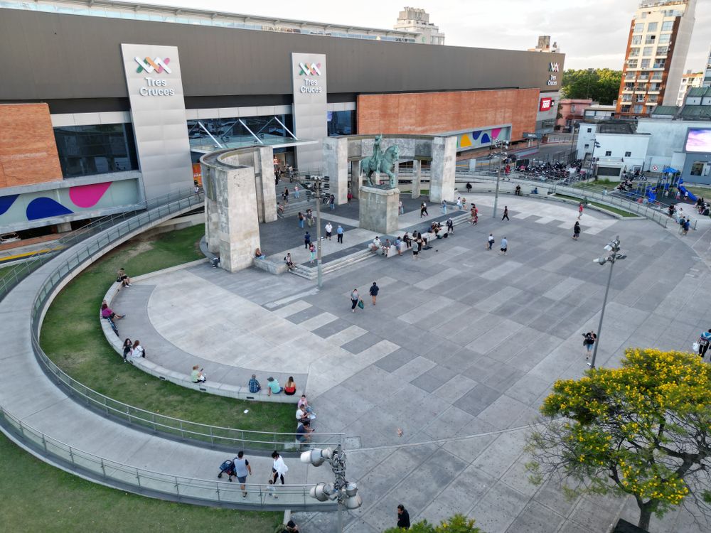 Shopping Tres Cruces. (Archivo)