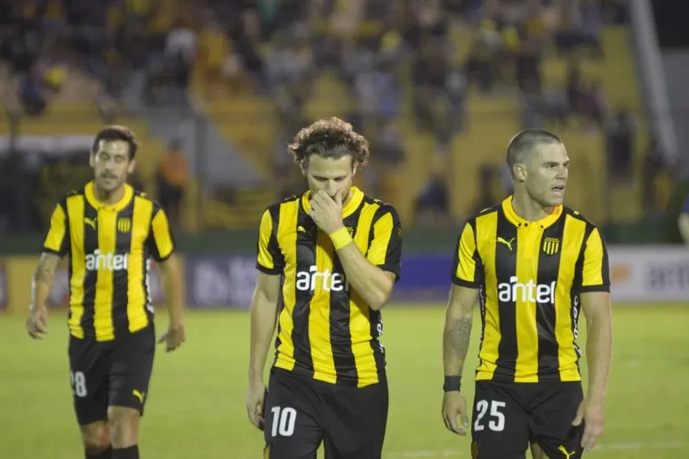 Forlán, Nandez y un Peñarol que no se encuentra
