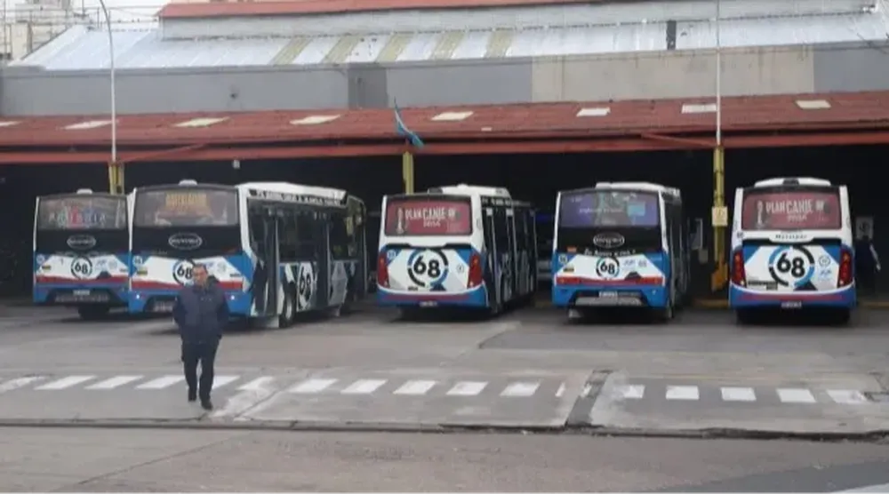 AMBA: paro de más de 20 líneas de colectivos por falta de pago a choferes